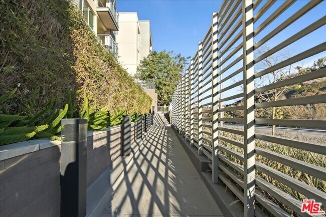 Building Photo - 12655 Bluff Creek Dr