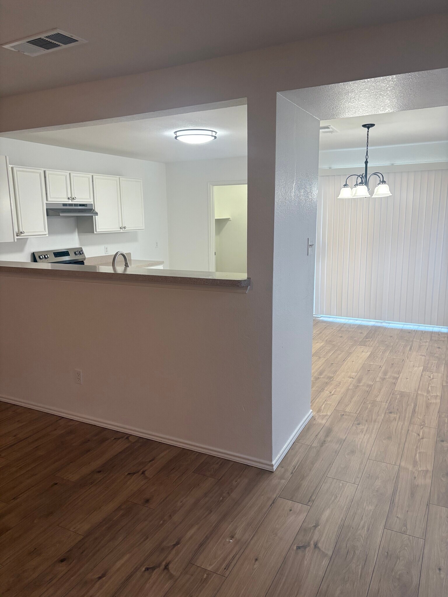 Building Photo - 337 Summer Tree Dr