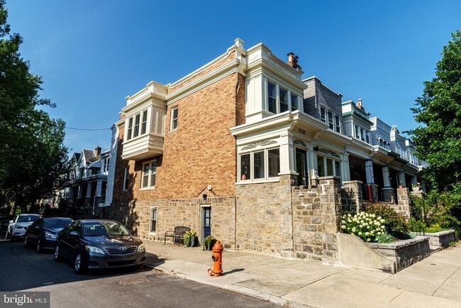 Building Photo - 2058 Poplar St