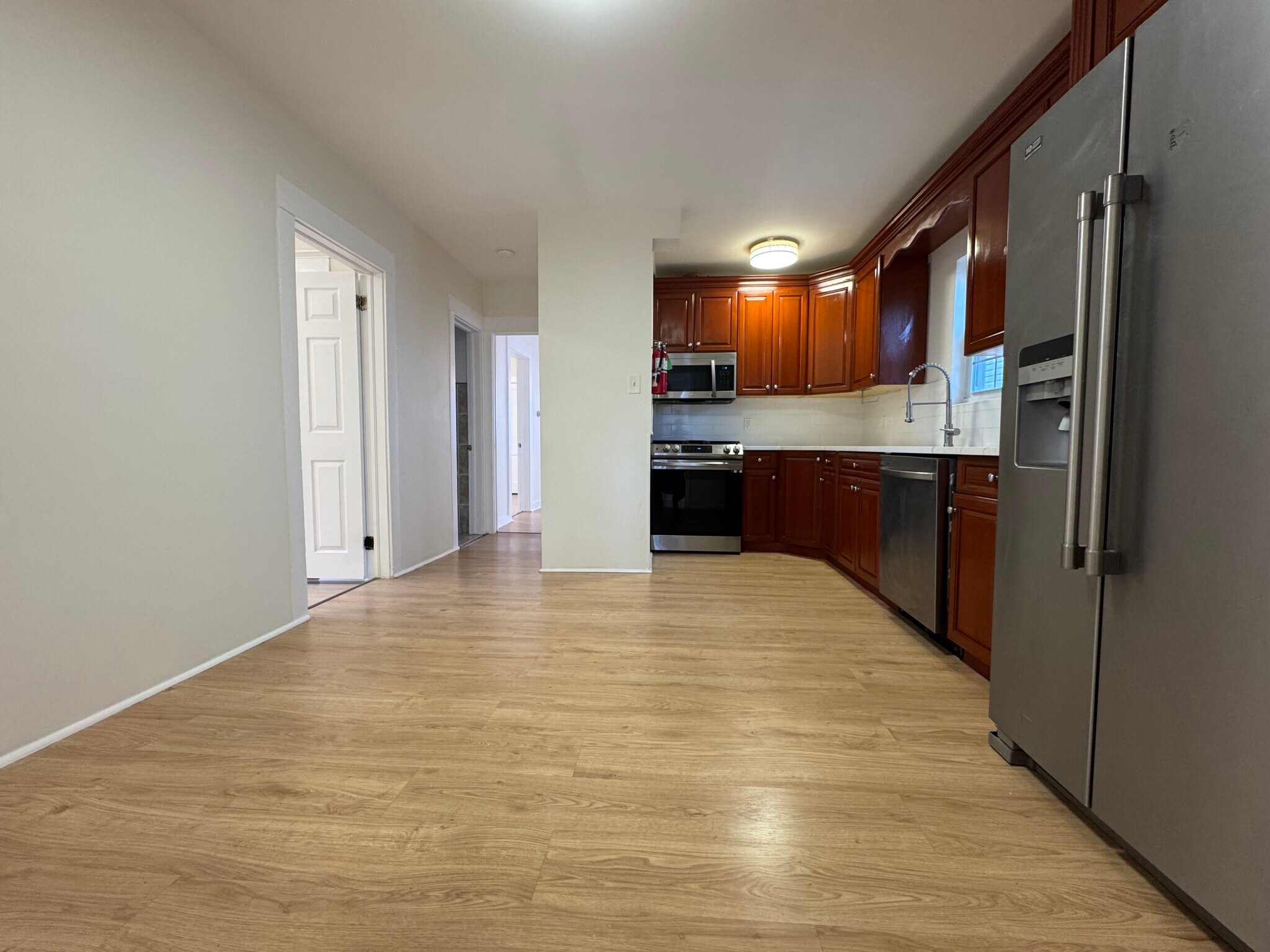 Building Photo - 285 Paxton St