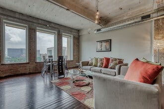 Building Photo - 500 S Ervay St