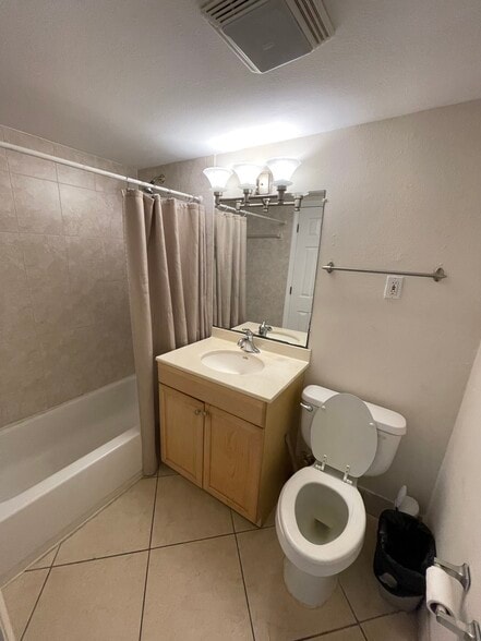 Building Photo - 744 NE 14th Ave