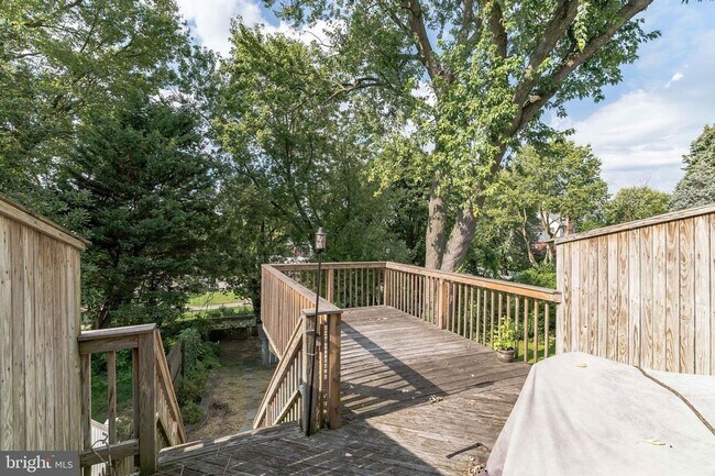 Building Photo - Spacious 3-Bedroom Home with Deck and Bonu...