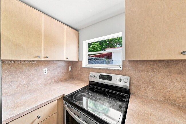 Building Photo - 402 NW 44th Ave