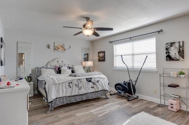 Building Photo - Charming duplex in eastern Norman