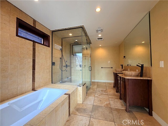 Building Photo - 2753 Solana Way