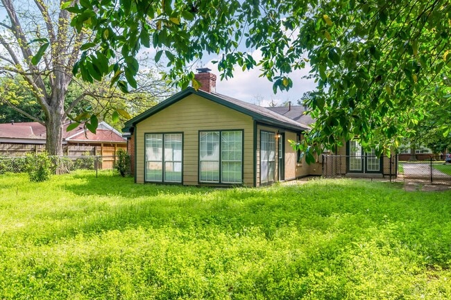 Building Photo - 973 Parkwood Ct