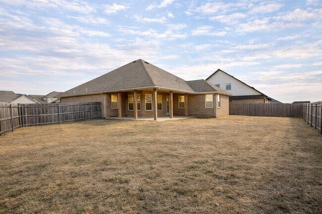 Building Photo - 1421 Hickory Trl