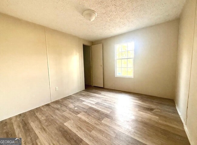 Building Photo - 110 Little River Dr