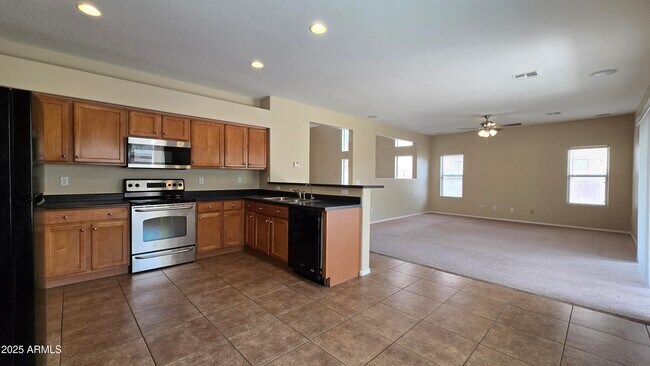 Building Photo - 6091 S 257th Dr