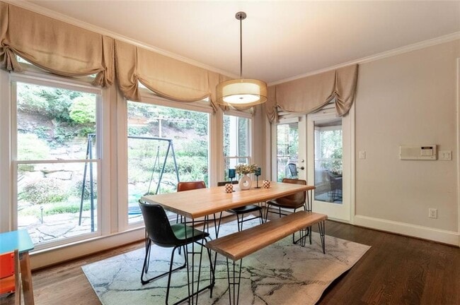 Building Photo - 3850 Glenhurst Dr