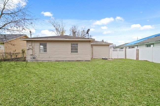 Building Photo - 1417 Jennifer Ln