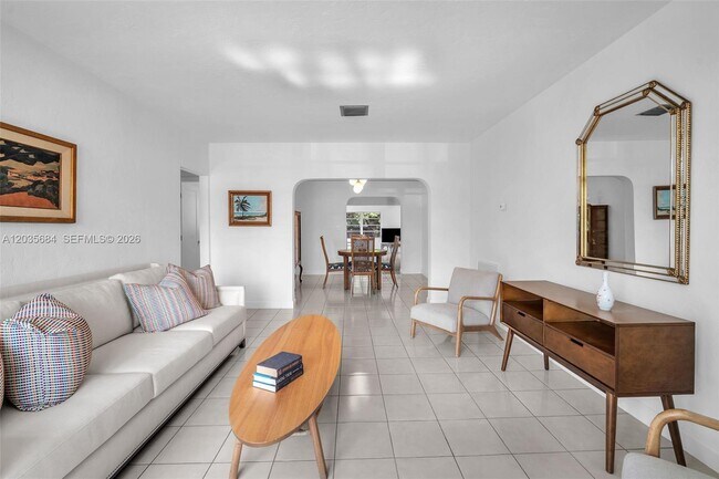 Building Photo - 2420 SW 21st Ave