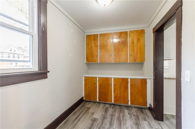 Building Photo - 316 Lake View Park