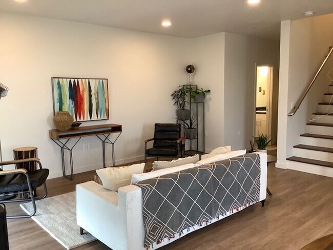 Building Photo - Contemporary 2 bed, 2.5 bath Luxury Townhouse | Available Mid-December