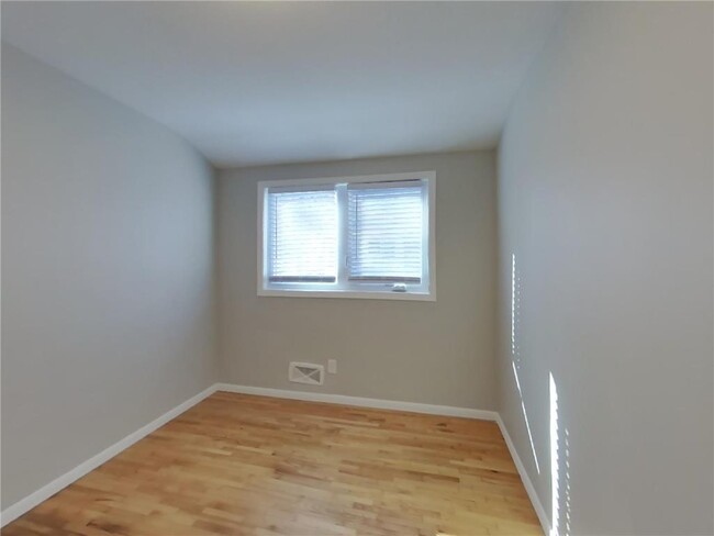 Building Photo - 3136 Nevada Ave S