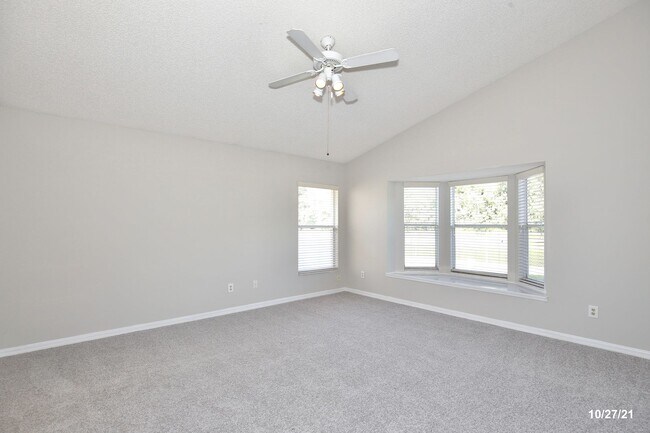 Building Photo - Stunning 3/2 Home with a Spacious 2 Car Ga...
