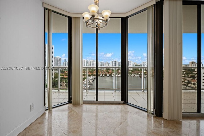 Building Photo - 3610 Yacht Club Dr