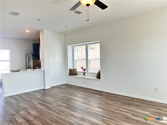 Building Photo - 124 Rollingwood Dr