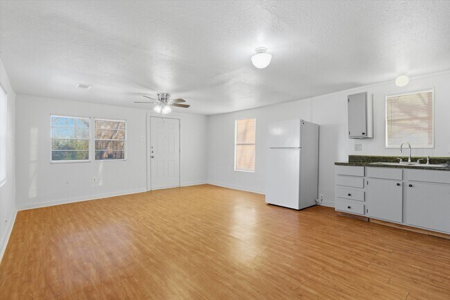 Building Photo - 212 Salinas Rd