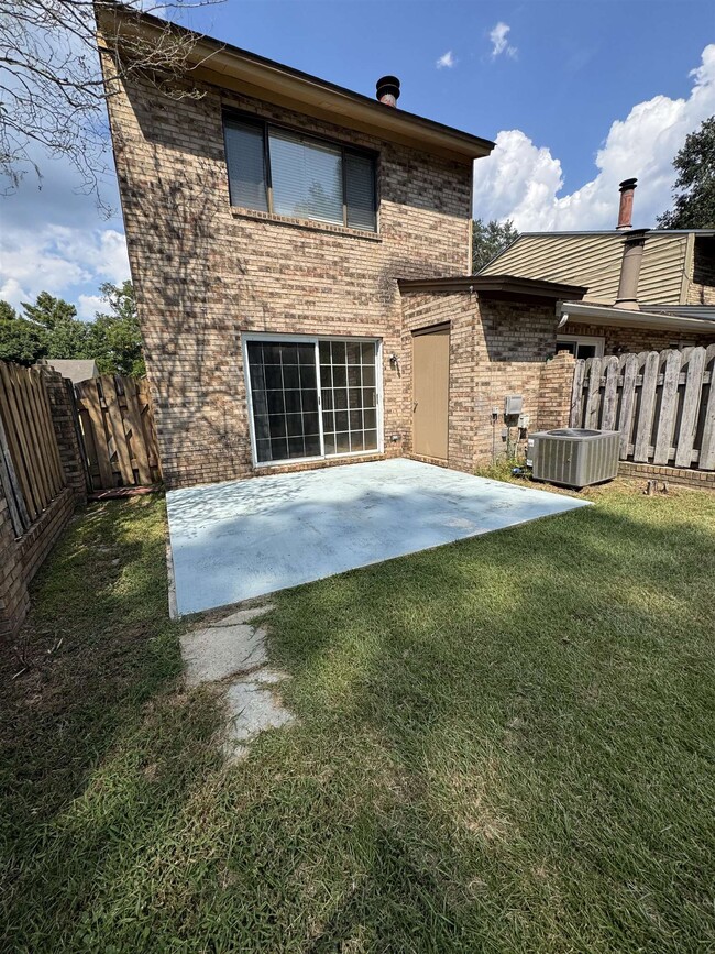 Building Photo - 2333 Ryan Pl