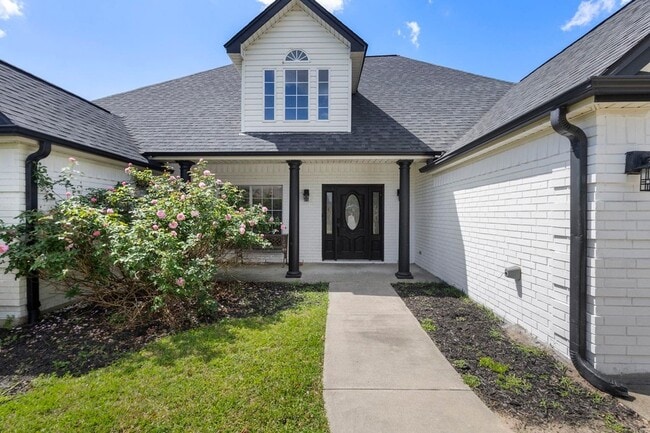 Building Photo - 685 Winchester Dr