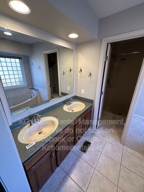 Building Photo - 9802 NW 72nd Terrace