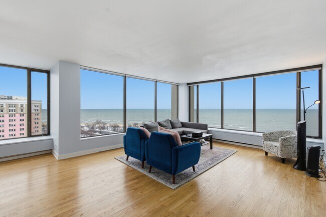 Building Photo - 5455 N Sheridan Rd