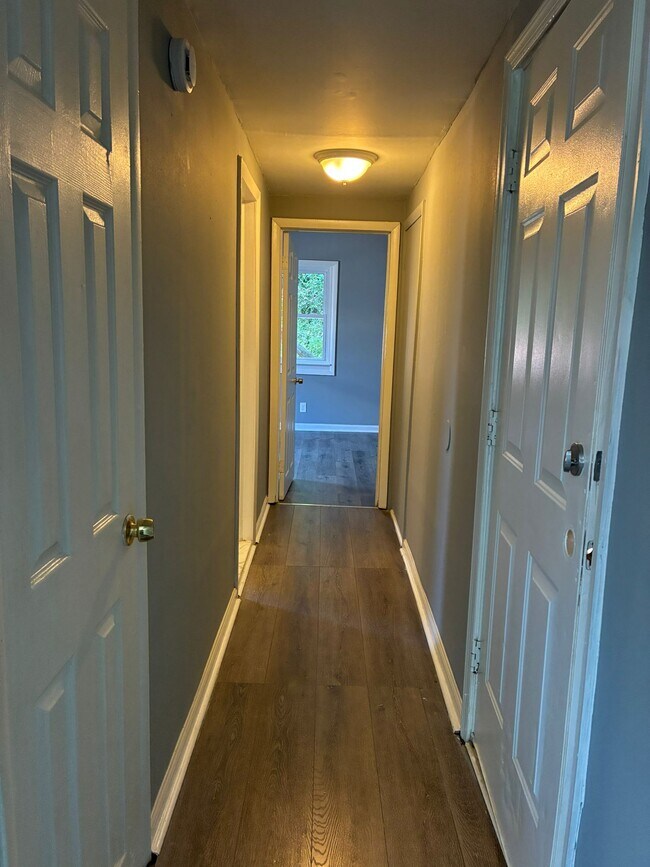 Building Photo - 504 Arsan Ave