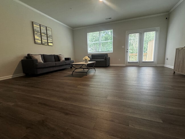 Building Photo - Room in Townhome on Chestnut Trce