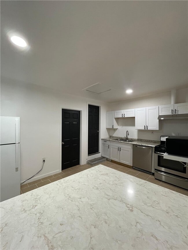 Building Photo - 369 E Avenue R4