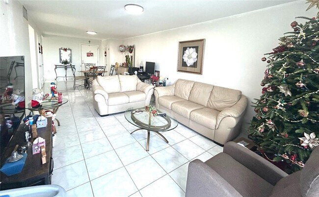 Building Photo - 910 Michigan Ave