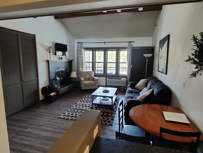 Living room - 18575 SW Century Dr