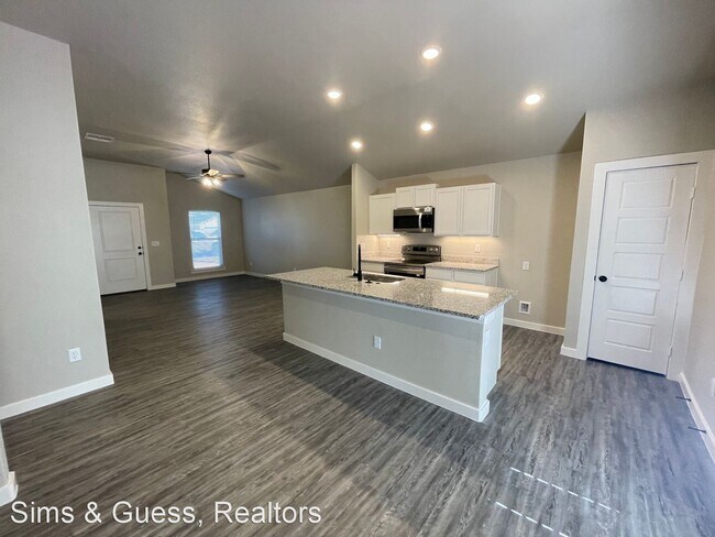 Building Photo - 3 br, 2 bath House - 902 Canal