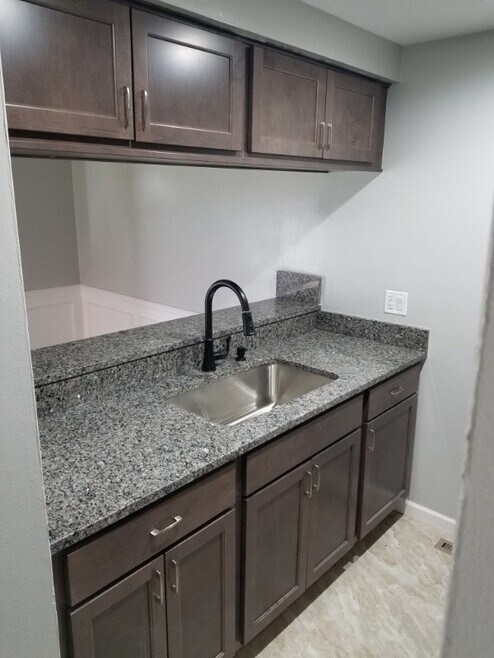 Building Photo - 8945 Shawn Dr