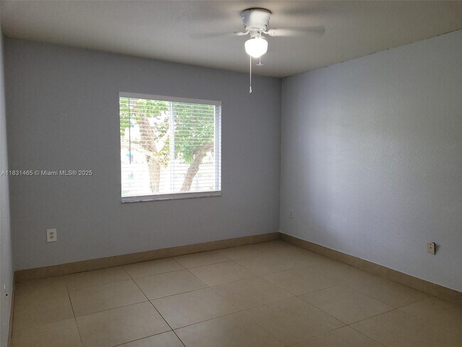 Building Photo - 8224 Key Royal Cir
