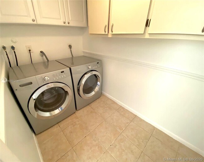 Building Photo - 2121 SW 82nd Ave