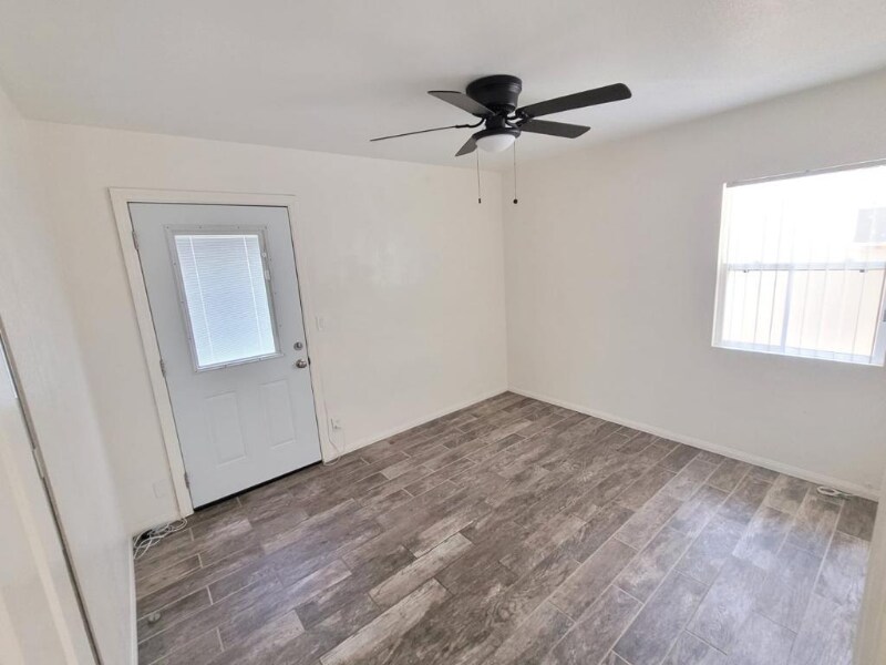 Building Photo - 204 W Duell St