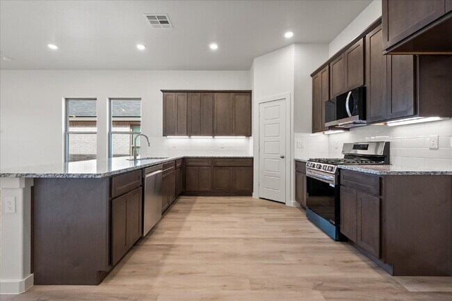 Building Photo - Beautiful New Build Home in Cypress Ranch!