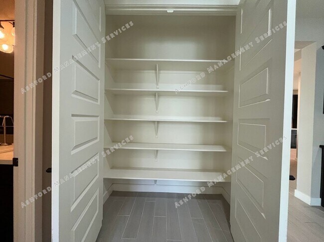 Building Photo - BEAUTIFUL 3 BEDROOM 2 BATHROOM HOME IN PEORIA