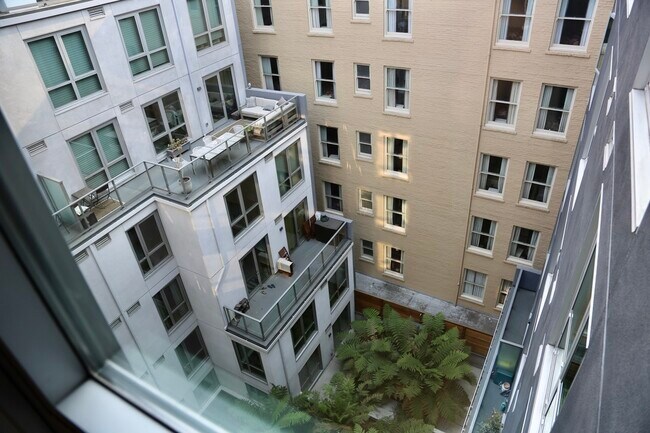 Building Photo - 1075 Market St