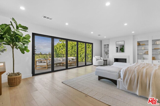 Building Photo - 18101 Green Meadow Dr