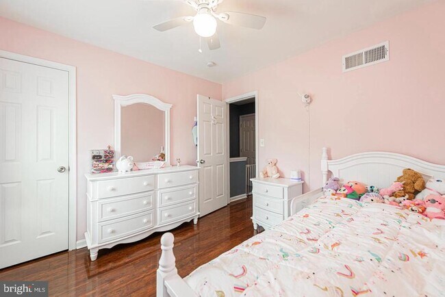 Building Photo - 10 Terry Ct