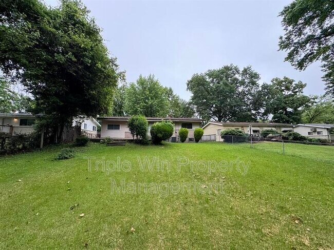 Building Photo - 10655 Hallwood Dr