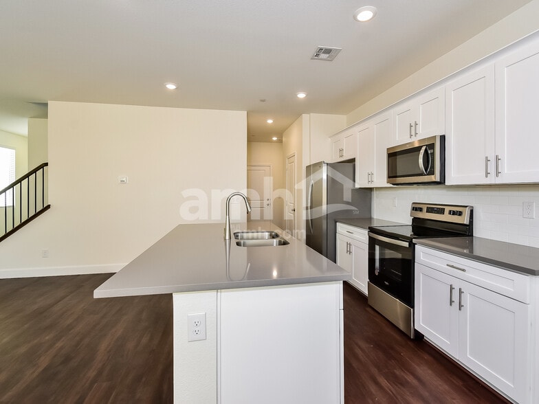 Building Photo - 126 Charmante Tulip Lane