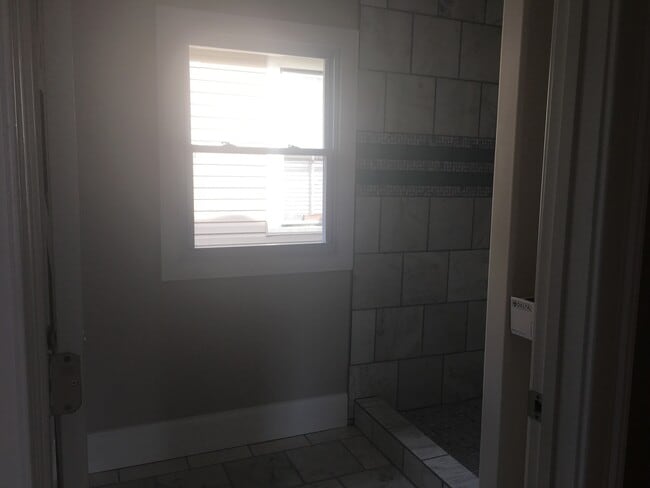 Building Photo - 1644 Forest Ave