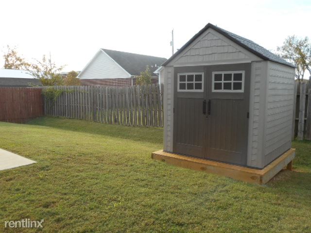 Building Photo - 215 Max Hampton St