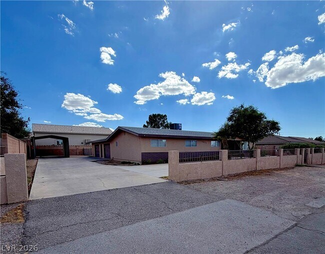 Building Photo - 1571 Turf Dr