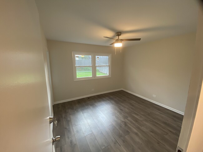Building Photo - 115 Meadowbrook Ln