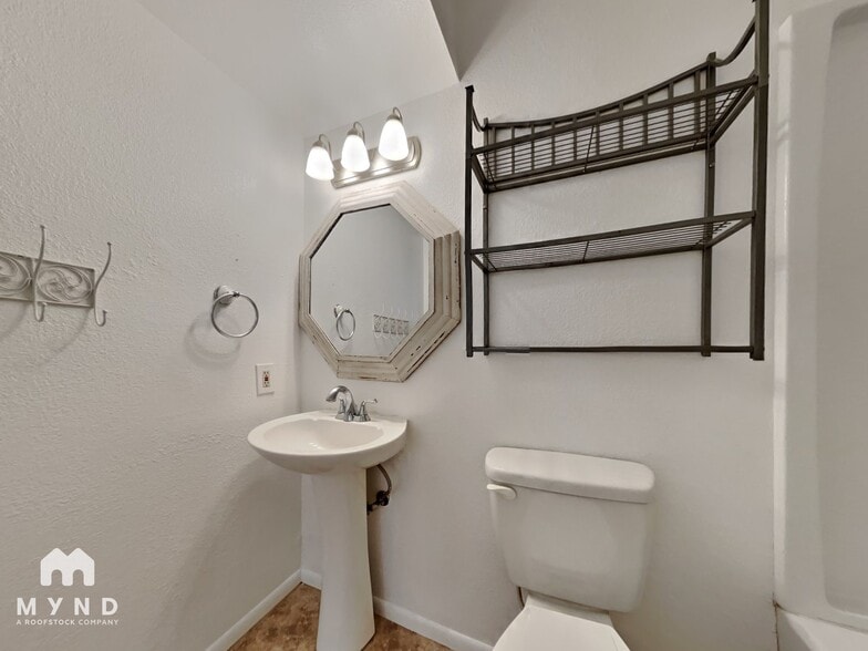 Building Photo - 5823 N 81st St